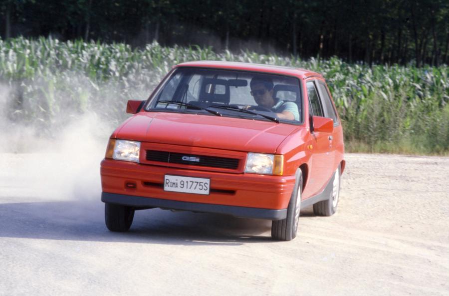  Opel Corsa GSi (A) 1988 года  (фото 16 из 21)